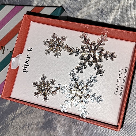 Snowflake earrings BNIB - Picture 1 of 1